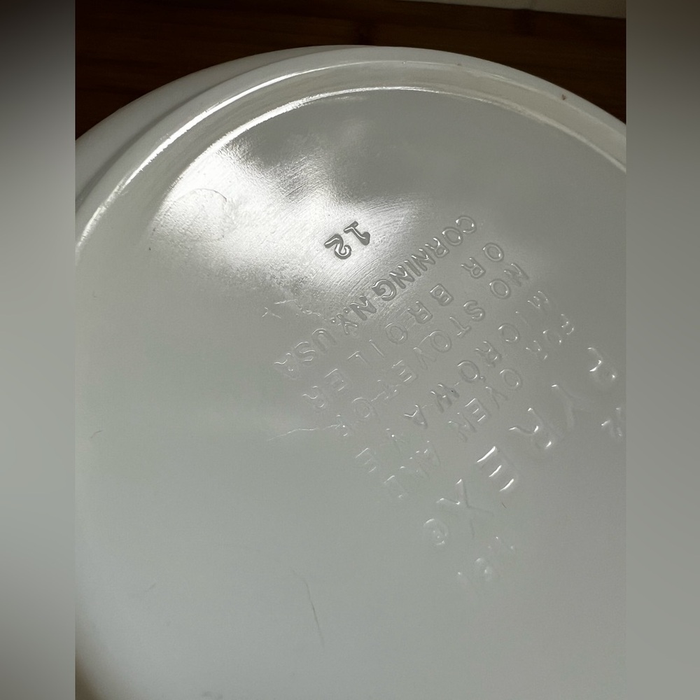 Vintage Pyrex Bowl - Picture 8 of 12